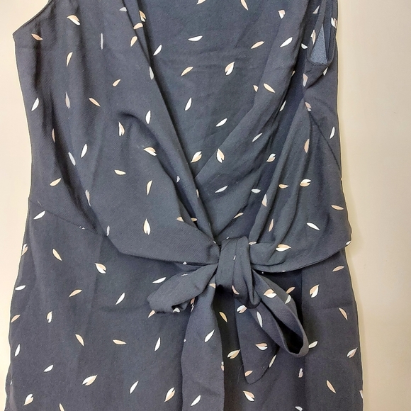 All in Favor faux wrap sleeveless blouse side slits back zip and keyhole… - Picture 4 of 7